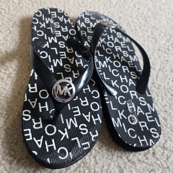 Michael Kors Black and White Sandals with Monogram Design - as is - Picture 1 of 4